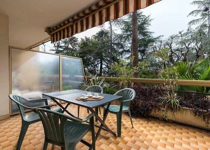 Centragence - Bosquet - With Spacious Terrace